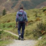 Scopri come scegliere l'abbigliamento da trekking perfetto per la tua avventura!